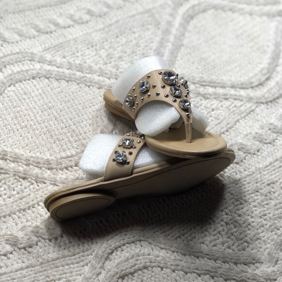 Marc Fisher Gissel 2 flip flops - Picture 3 of 3